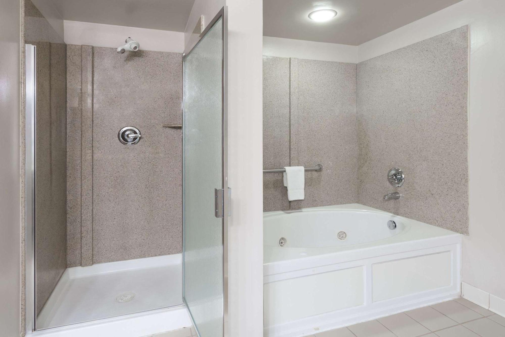 Wingate By Wyndham Chesapeake Hotell Eksteriør bilde